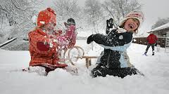 Schneeballschlacht_Kinder